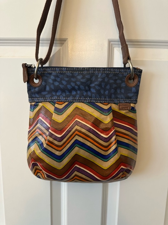 Fossil Handbags - EUC Fossil Key-Per Multicolor Chevron Crossbody Bag